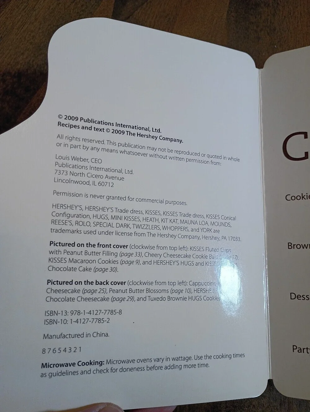 Hershey’s KISSES Brand Recipes Shaped Hardcover Cookbook 2009 Collectible